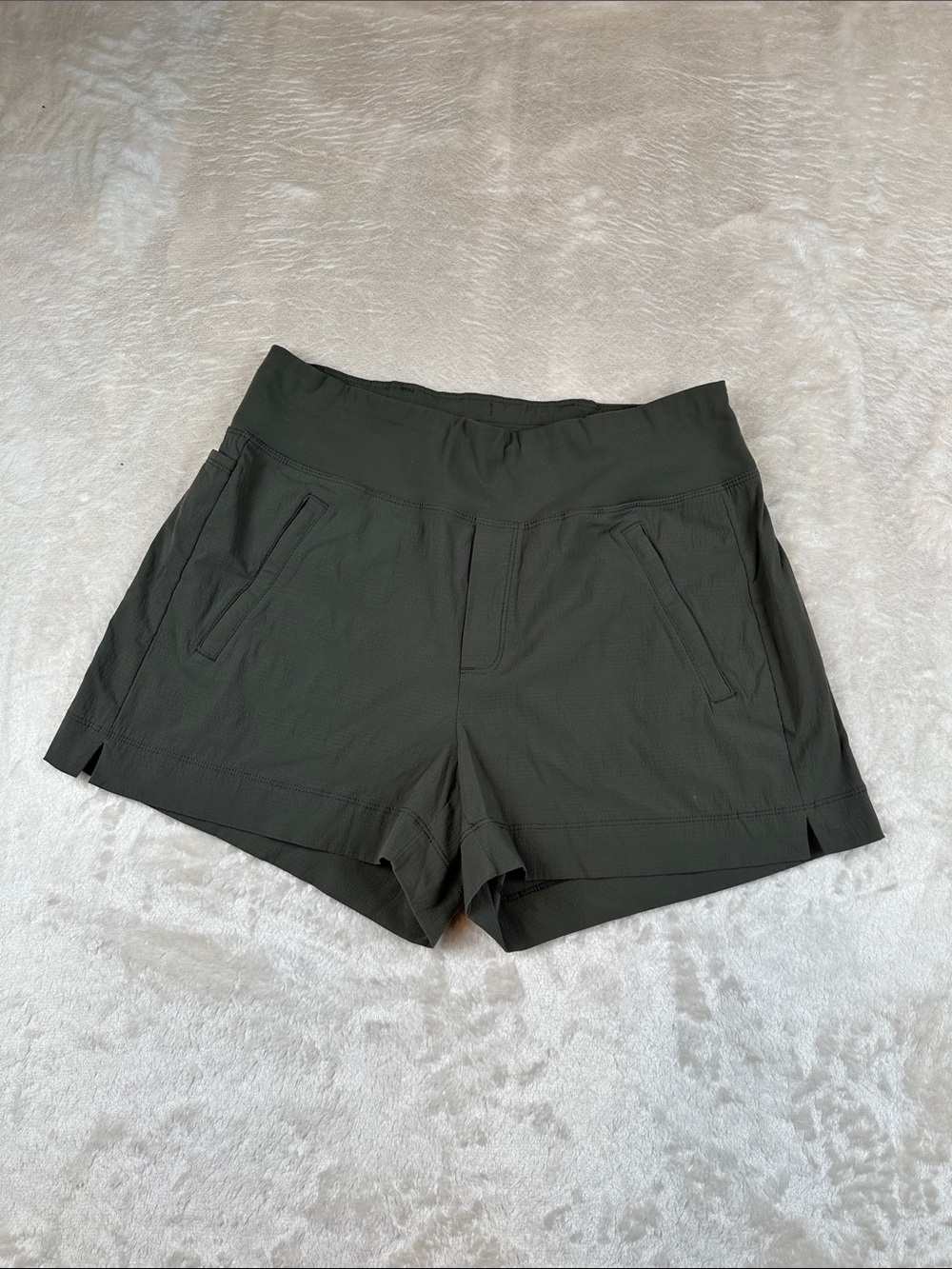 Athleta Size 8 Dark Olive High-Rise Active Shorts | Performance | Yoga | Active